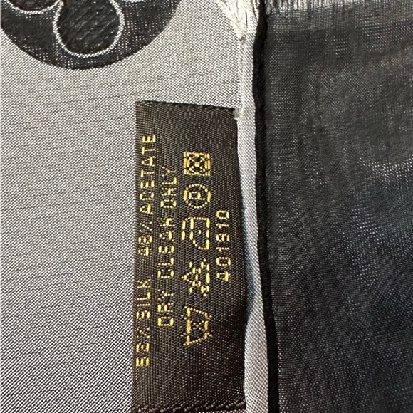 Louis Vuitton silk scarf in black and silver monogram print - Picture 6 of 6